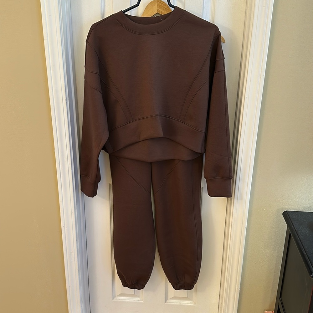 Abercrombie & Fitch YPB neoKNIT workout set espresso, small.